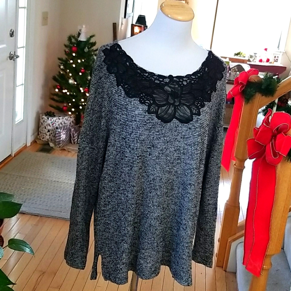 🖤 CB SWEATER